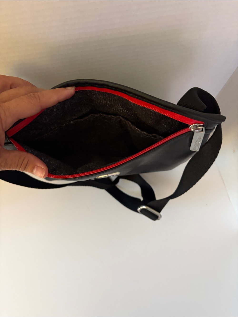 Ferrari Black Messenger Bag with Red Zip - Picture 3 of 8